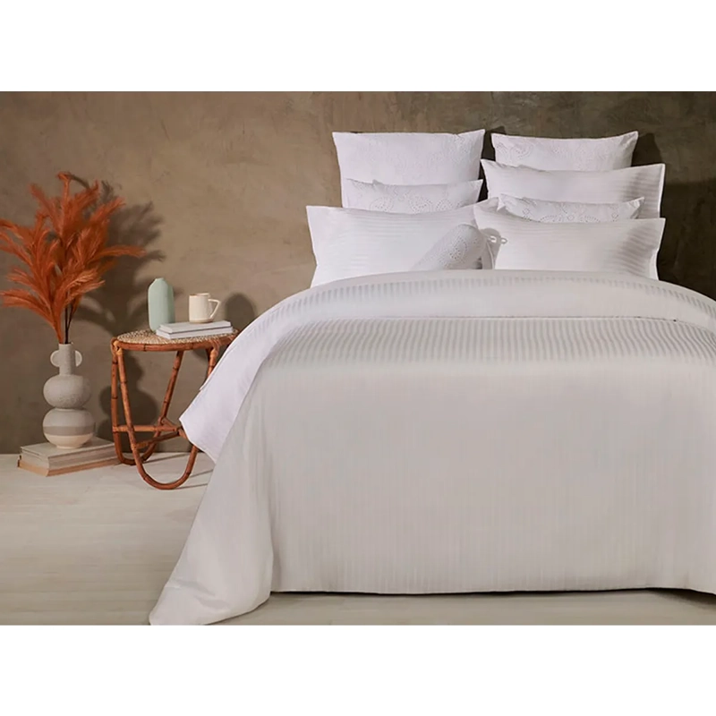 CUBREPLUMÓN RIPLEY HOME JACQUARD STRIPES SÚPER KING BLANCO - 2
