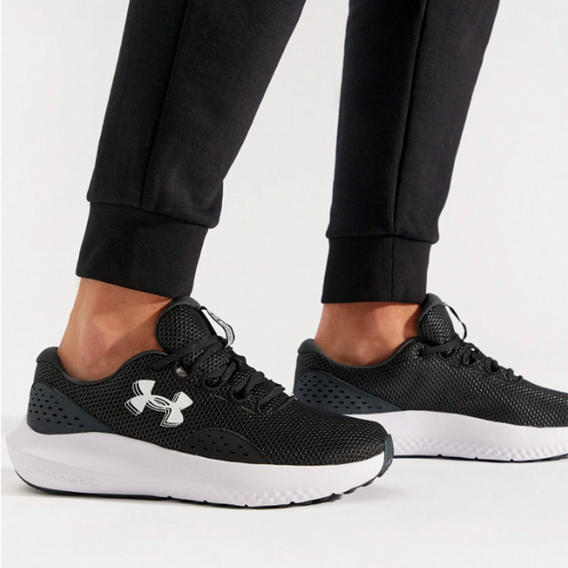 ZAPATILLAS HOMBRE UNDER ARMOUR RUNNING NEGRO CHARGED SURGE 4 - 7