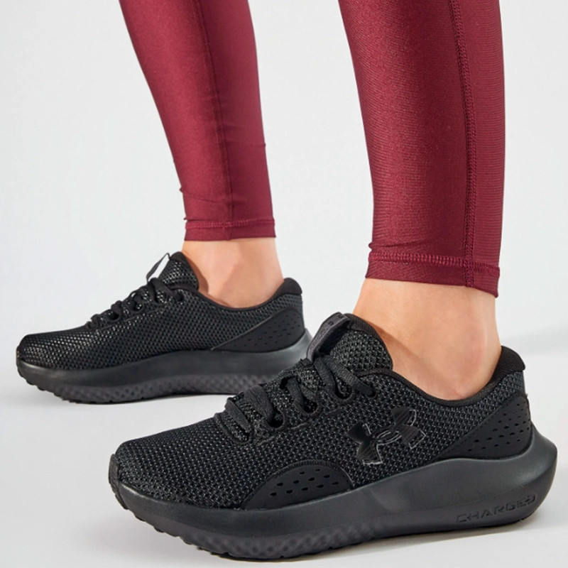 ZAPATILLAS MUJER UNDER ARMOUR RUNNING NEGRO CHARGED SURGE 4 - 7
