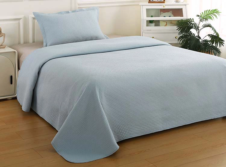 CUBRECAMA QUILT ILLUSIONS 1.5 PLAZAS GRIS LISO ATENAS - 1