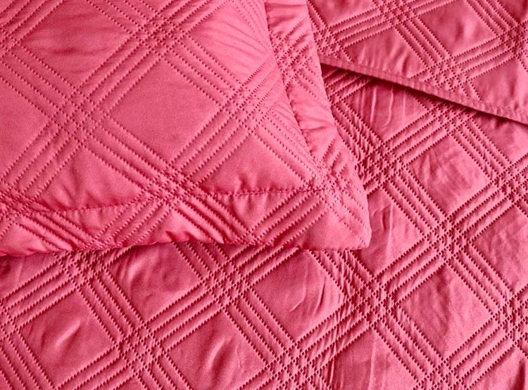 CUBRECAMA QUILT ANDES KING FUCSIA LISO FRAMBUESA - 3