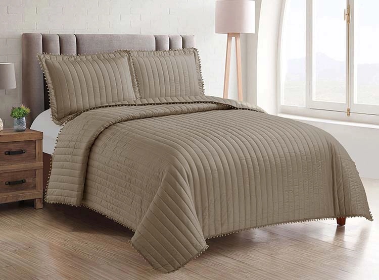 CUBRECAMA QUILT ANDES 1.5 PLAZAS TAUPE POM-POM - 1