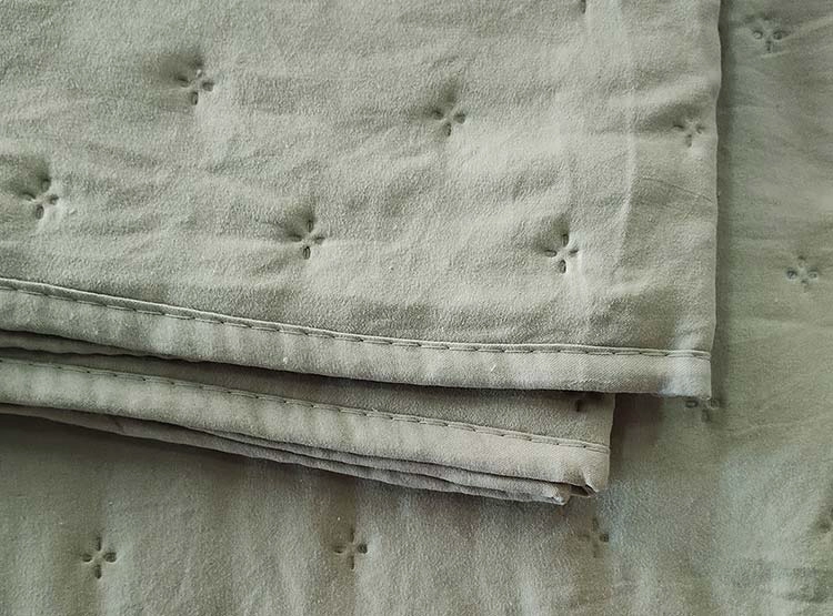 CUBRECAMA QUILT ILLUSIONS 2 PLAZAS OLIVA LISO ROMA - 3