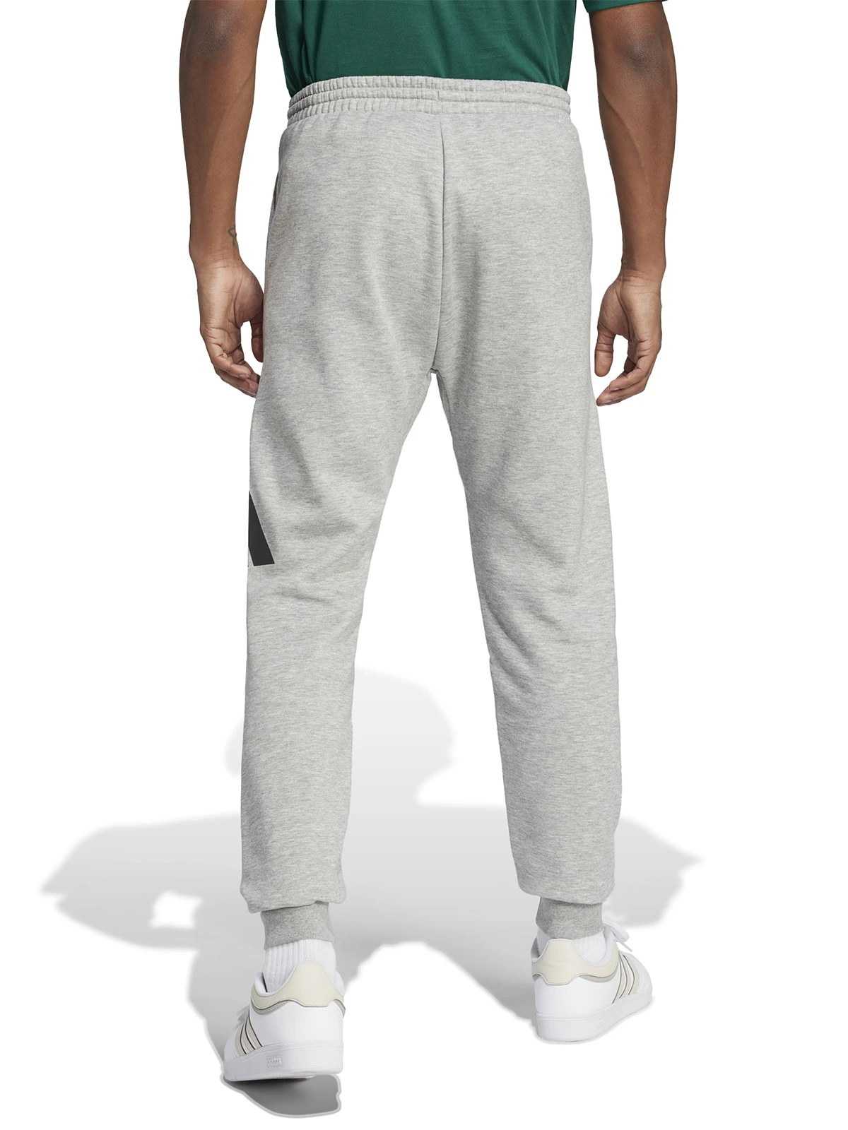 PANTALÓN DE BUZO HOMBRE ADIDAS IN6143 ALGODÓN GRIS ESSENTIALS BIG LOGO CUFFED FLEECE - 2