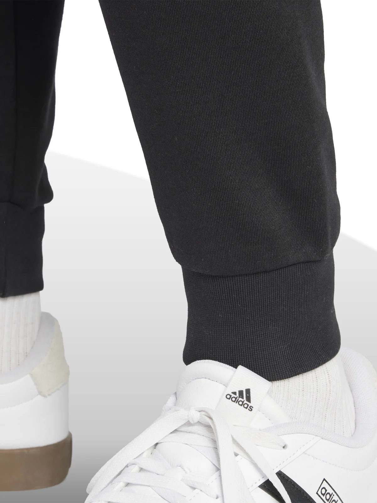 PANTALÓN DE BUZO HOMBRE ADIDAS IN6147 NEGRO ESSENTIALS BIG LOGO - 4
