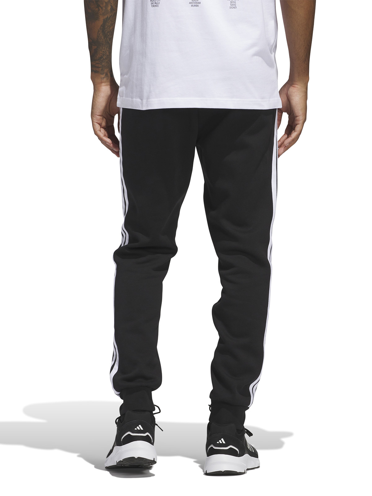 PANTALÓN DE BUZO HOMBRE ADIDAS JD1861 NEGRO ESSENTIALS FLEECE 3 TIRAS - 2