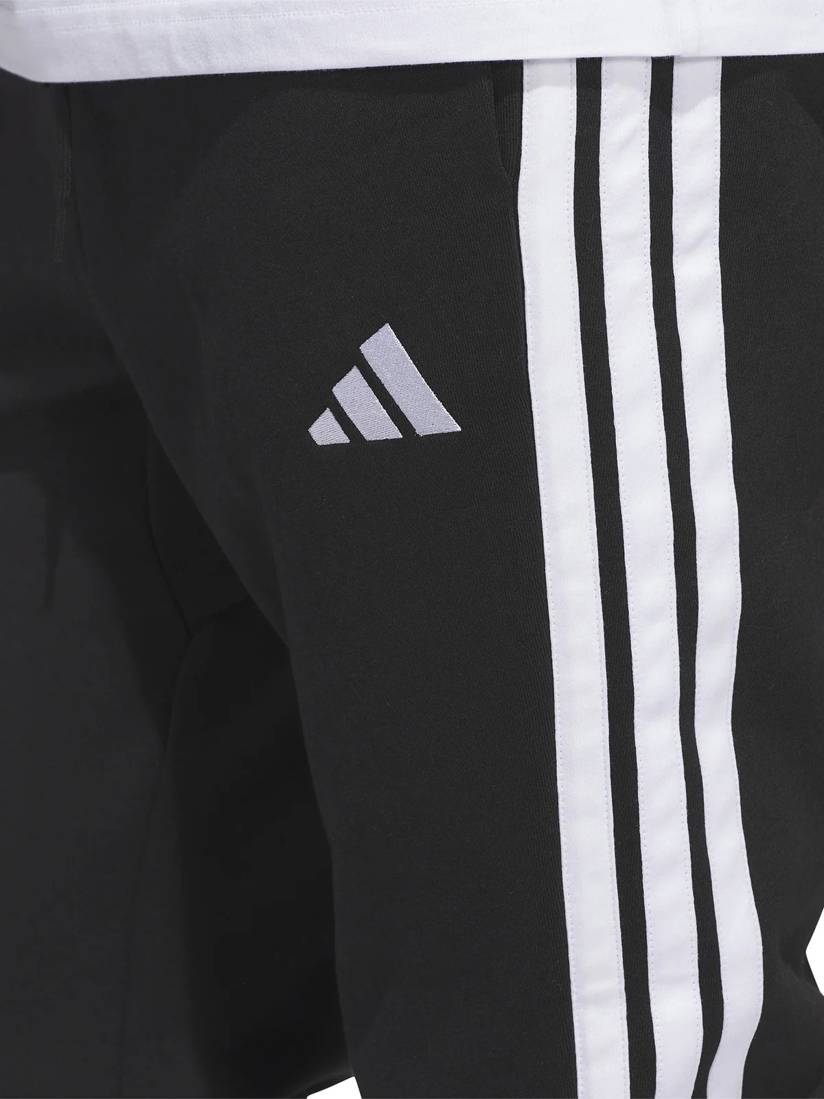 PANTALÓN DE BUZO HOMBRE ADIDAS JD1861 NEGRO ESSENTIALS FLEECE 3 TIRAS - 4