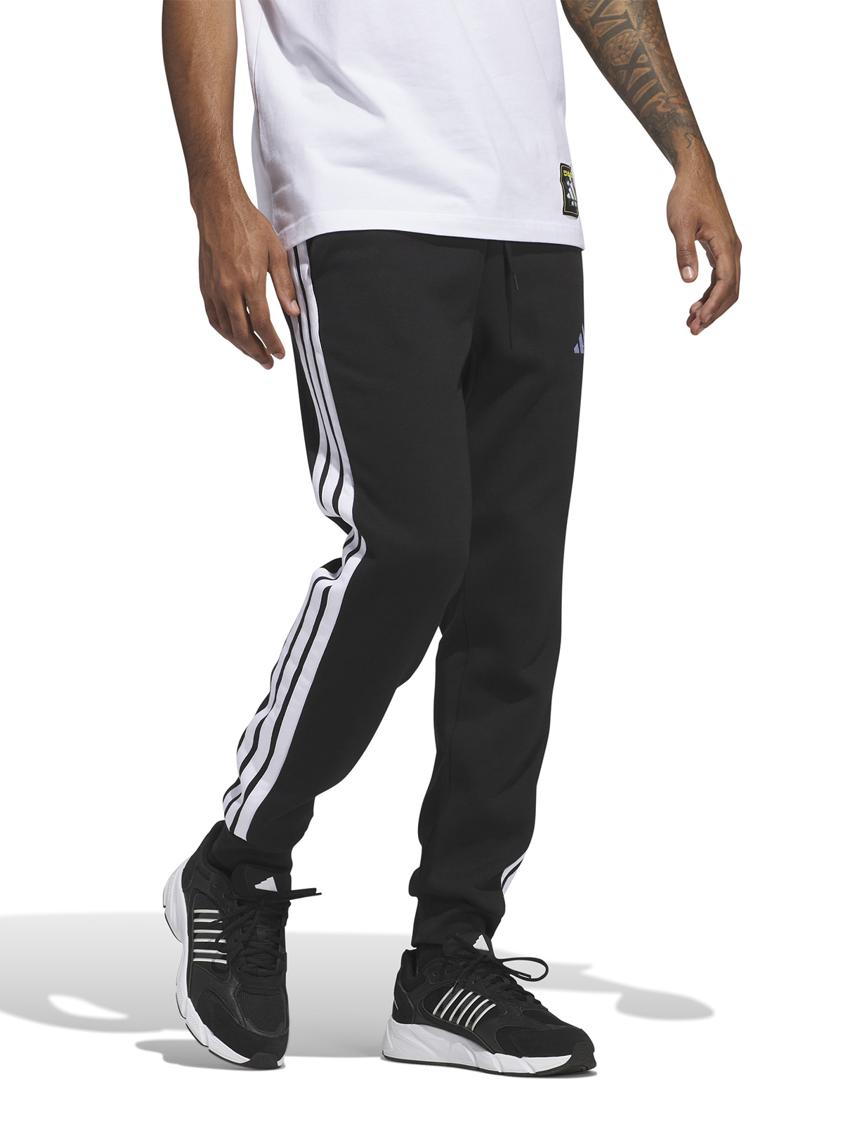 PANTALÓN DE BUZO HOMBRE ADIDAS JD1861 NEGRO ESSENTIALS FLEECE 3 TIRAS - 5