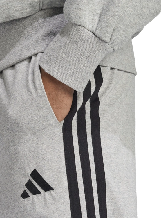PANTALÓN DE BUZO HOMBRE ADIDAS JE6428 GRIS ESSENTIALS 3 BANDAS SINGLE JERSEY - 5