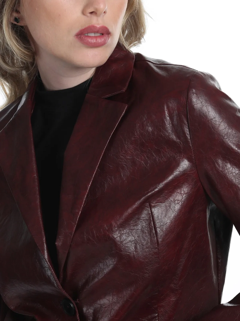 BLAZER MUJER ELLUS BURDEO CON ACABADO LUSTROSO - 4