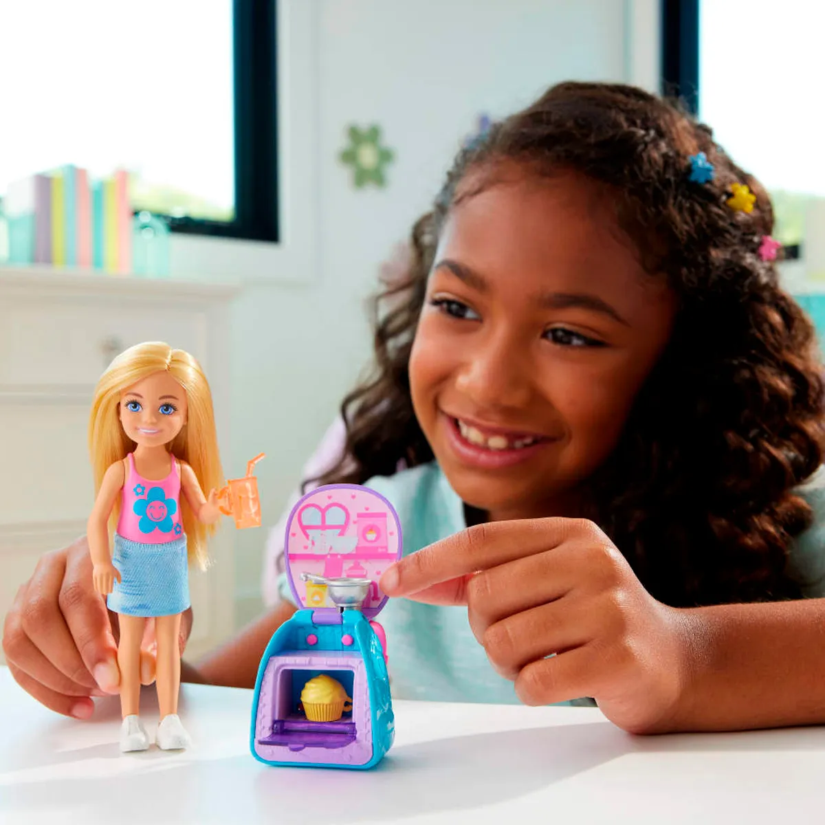 BARBIE SET DE JUEGO CHELSEA MOCHILA PARA HORNEAR CUPCAKES - 2