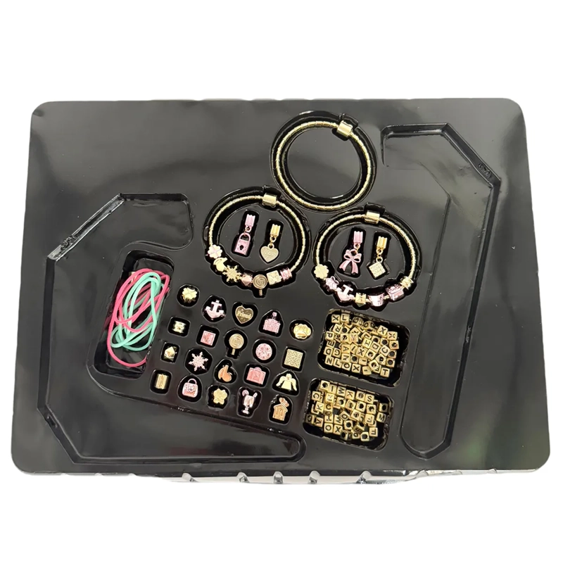 SET BRAZALETES C/LETRAS Y CHARMS - 4