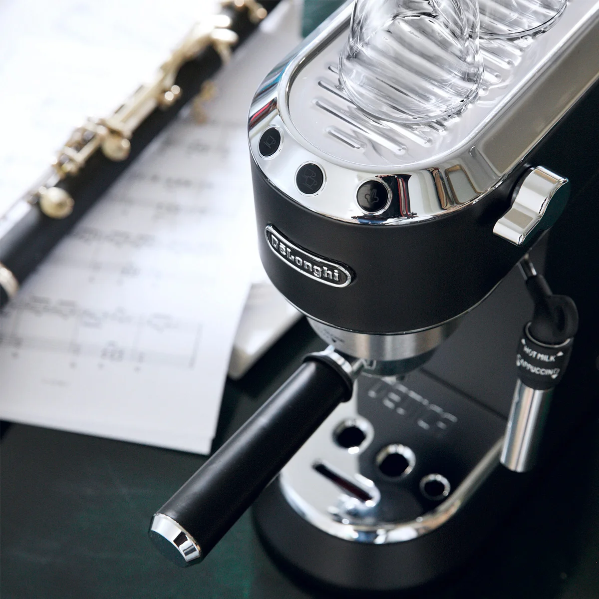 CAFETERA DELONGHI HIDROPRESIÓN DEDICA STYLE NEGRO - 4