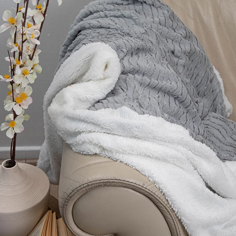 MANTA DORAL OUTBOSS DELUXE 152 X 127 CM SHERPA GRIS - 2