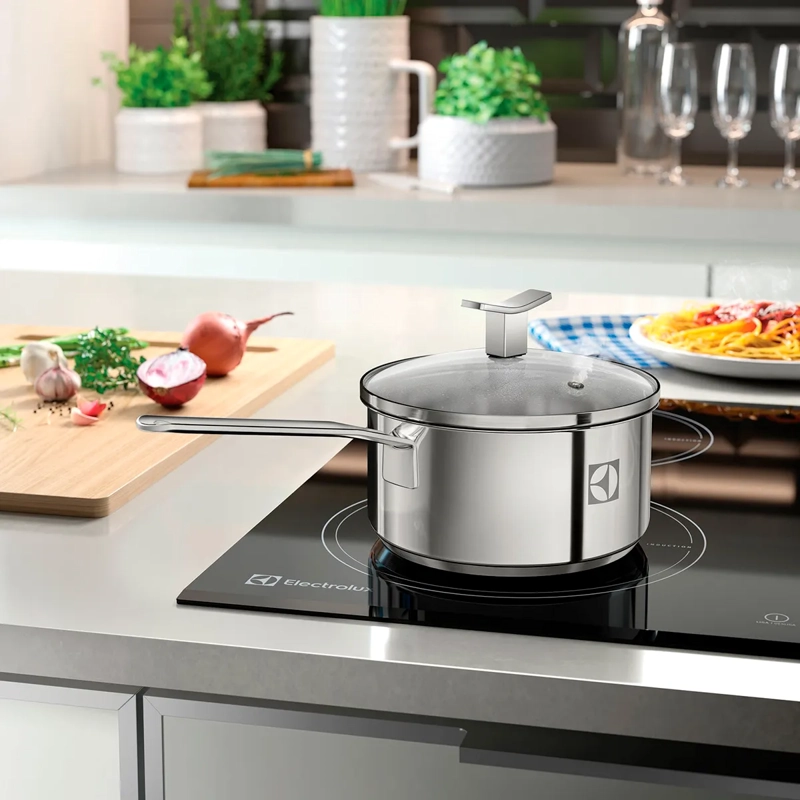 JUEGO OLLAS ELECTROLUX ACERO INOXIDABLE ACERO SARTÉN: 1.2L OLLA: 1.5L CACEROLA: 2L CACEROLA: 3L CACEROLA: 4L 9 - 9