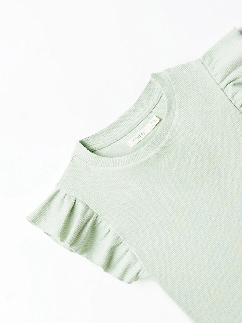 POLERA MANGA CORTA NIÑA SFERA VERDE RIB VOLANTE - 2