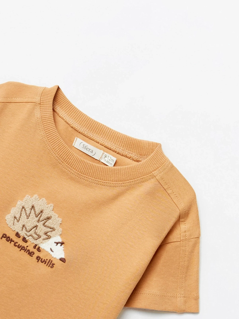 POLERA MANGA CORTA ALGODÓN NIÑO SFERA COBRE ESTAMPADA ERIZO - 2