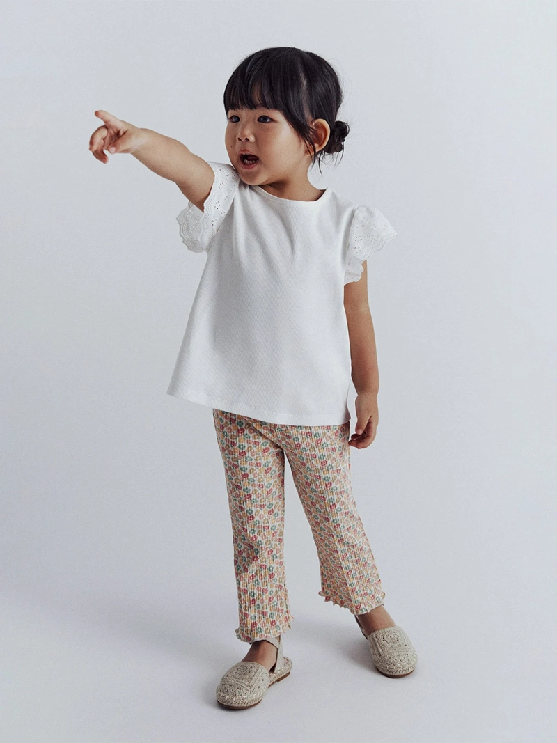 POLERA MANGA CORTA NIÑA SFERA BLANCO LISA DETALLE - 6