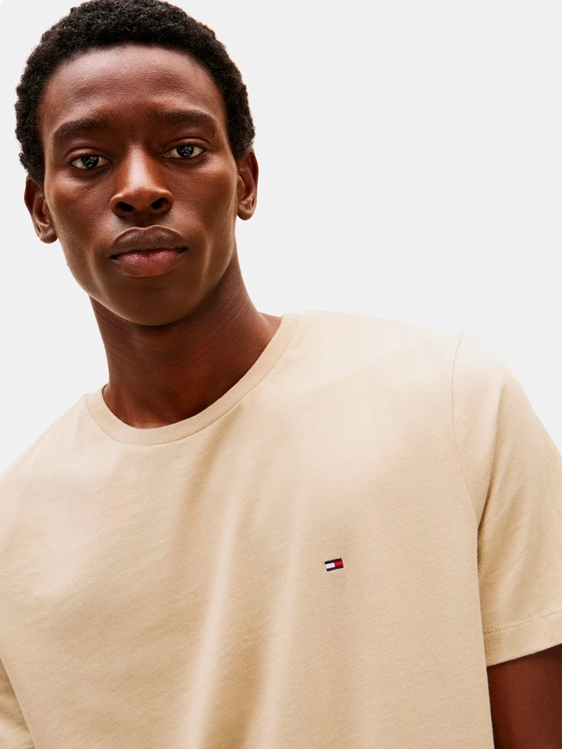 POLERA HOMBRE TOMMY HILFIGER MANGA CORTA CON DISEÑO ELEGANTE - 2
