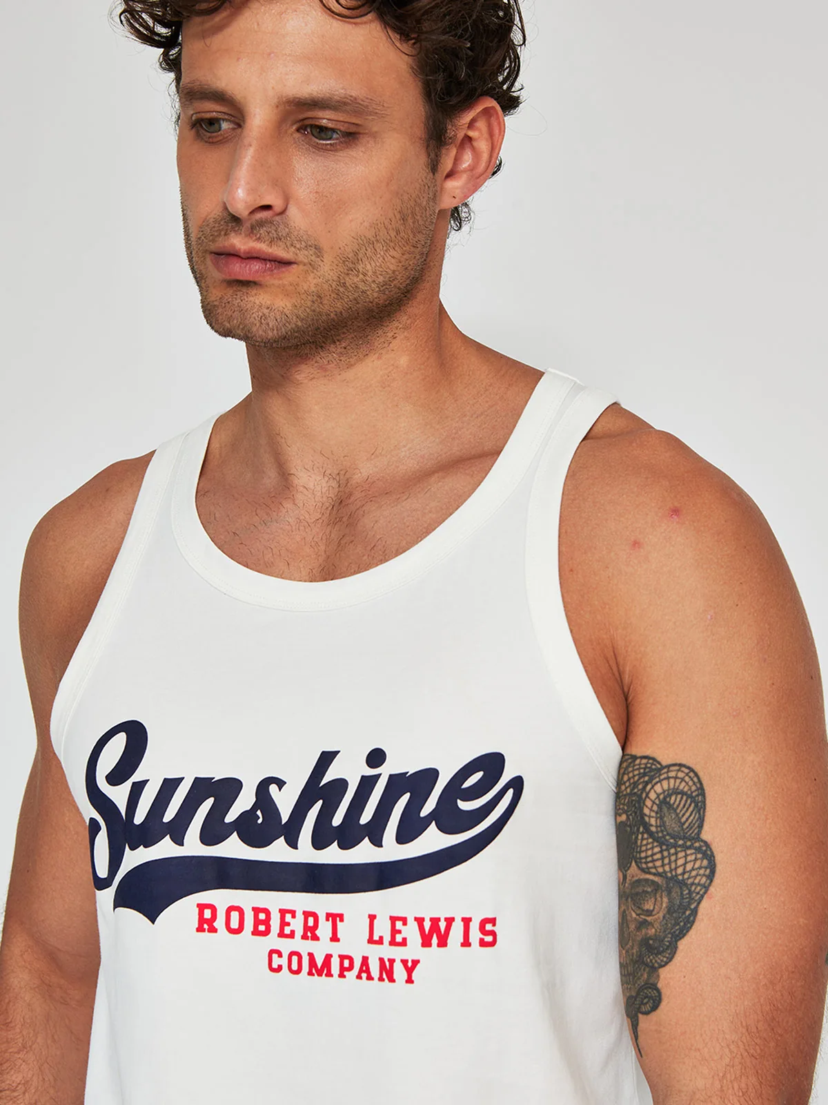POLERA HOMBRE ROBERT LEWIS ALGODÓN SIN MANGAS GRÁFICA - 3