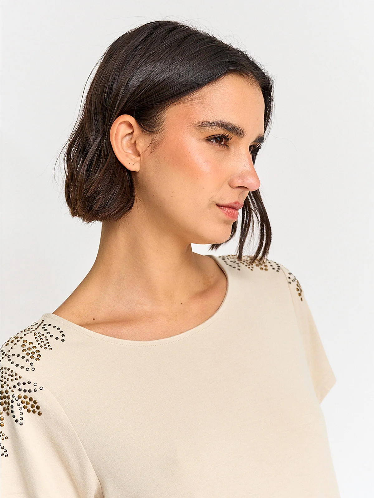 POLERA MUJER TATIENNE MANGA CORTA TACHAS - 3