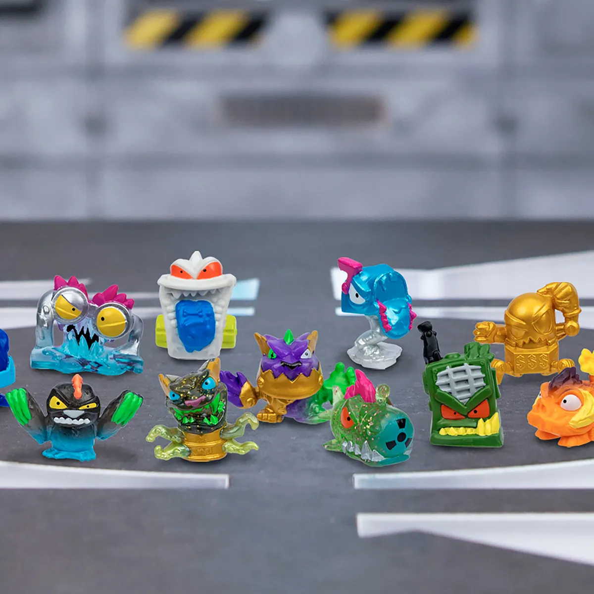 FIGURA DE ACCIÓN MOOSE TOYS MR BEAST LAB SWARMS 12 FIGURAS TEMPORADA 2 - 5