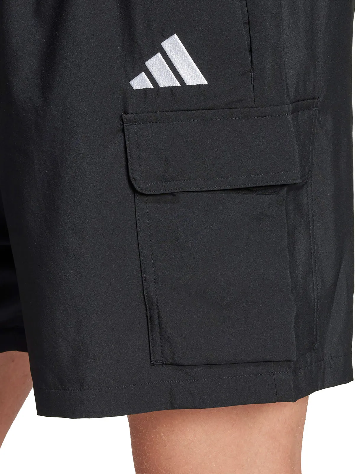 SHORT HOMBRE ADIDAS ESSENTIALS CON DISEÑO CARGO CHELSEA - 5