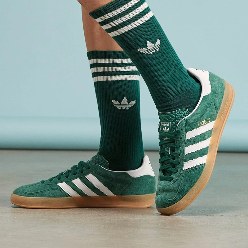 ZAPATILLAS MUJER ADIDAS ORIGINALS CASUALES VERDE GAZELLE INDOOR - 2