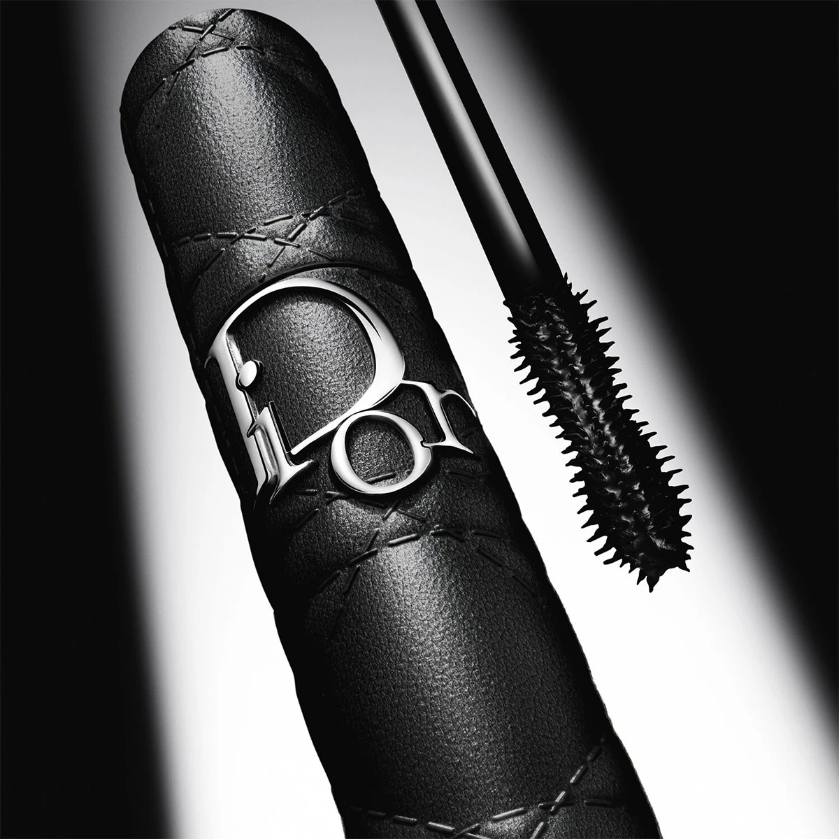 MÁSCARA DE PESTAÑAS DIOR DIORSHOW OVERVOLUME - 5