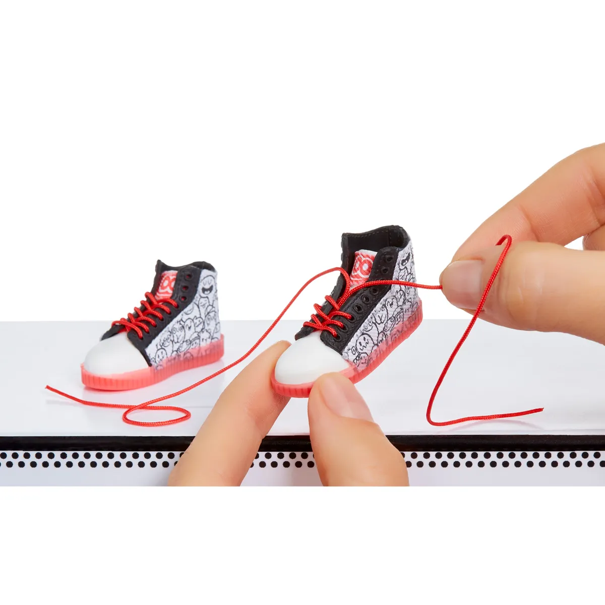 MGA'S MINIVERSE MAKE IT MINI SNEAKERS - 10