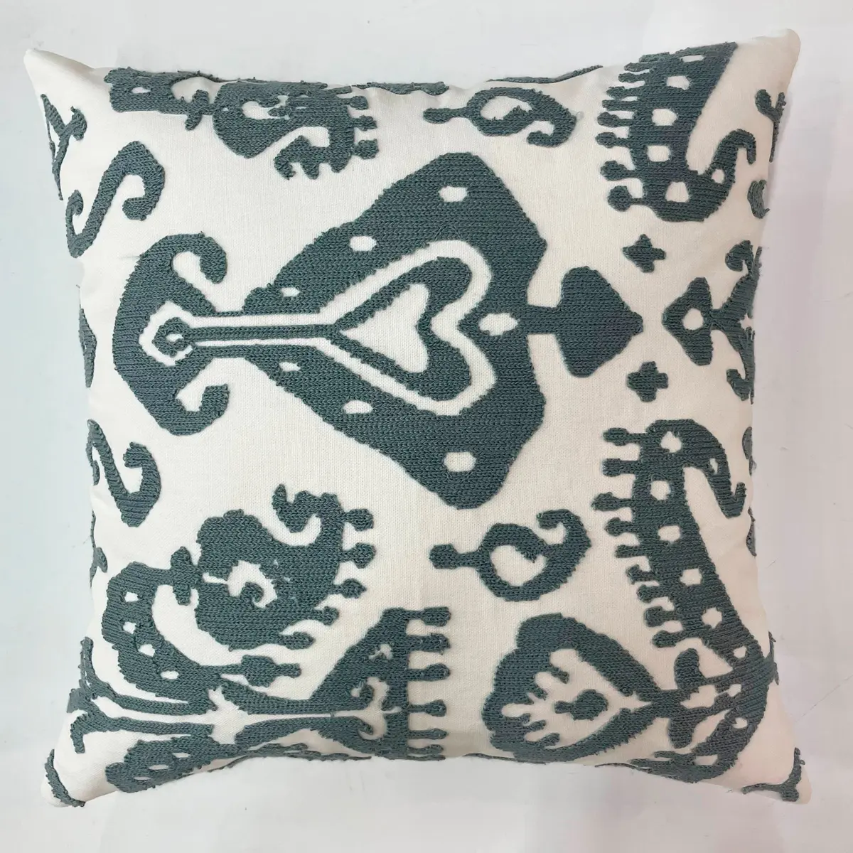 COJÍN RIPLEY HOME BORDADO ABS 45X45 CELESTE - 1