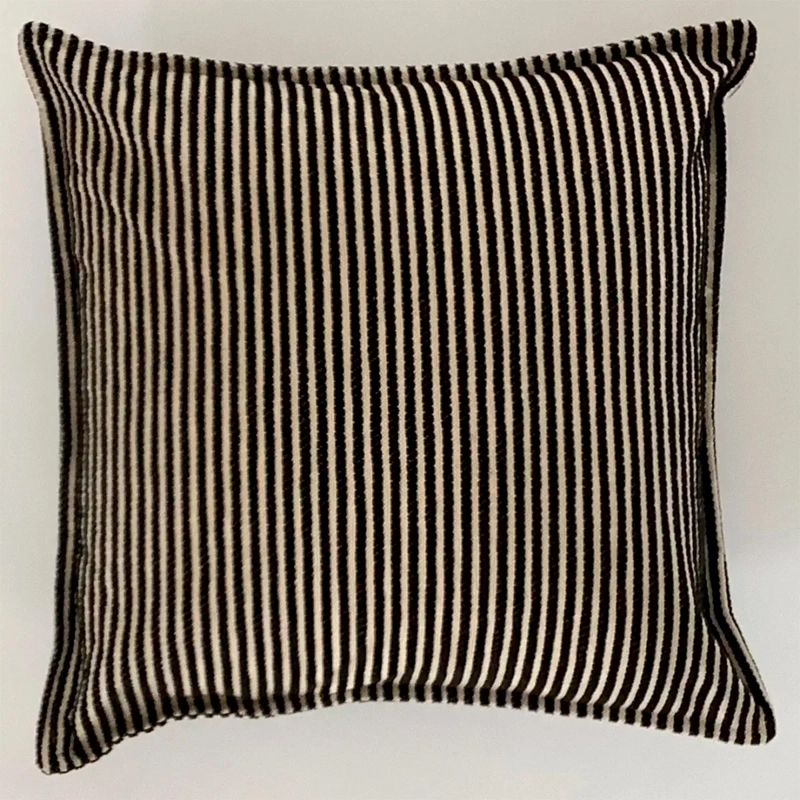 COJÍN RIPLEY HOME LÍNEAS 45X45 NEGRO - 2