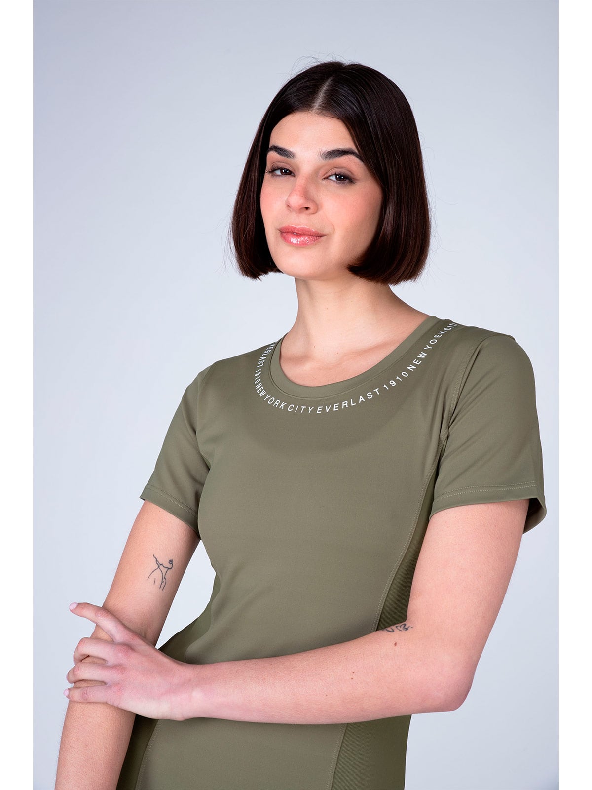 POLERA MANGA CORTA MUJER EVERLAST POCKET 2.0 - 2