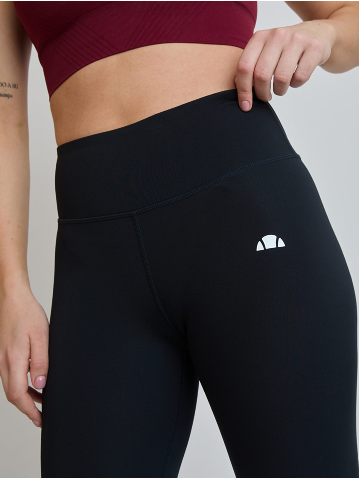 CALZA DEPORTIVA MUJER ELLESSE SALVADORA - 4