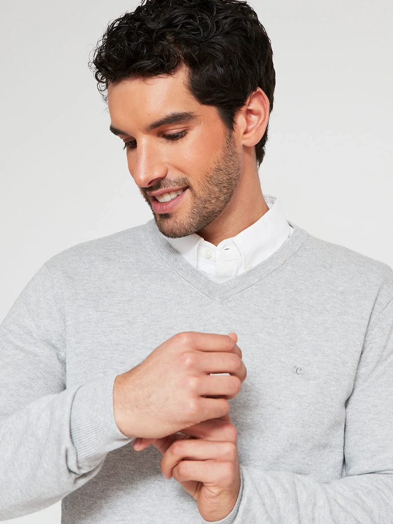 SWEATER HOMBRE CACHAREL CASHMERE CUELLO EN V BÁSICO - 3