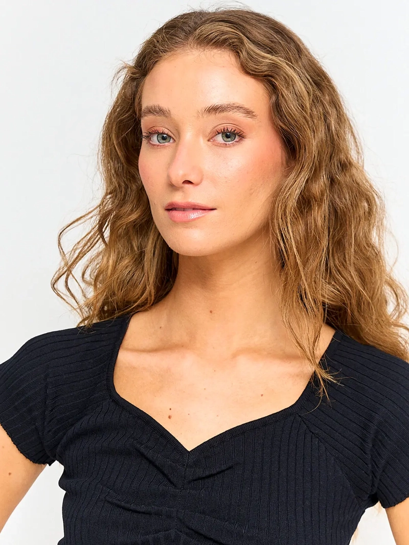 POLERA MUJER INDEX ESCOTE CORAZÓN MANGA CORTA - 3