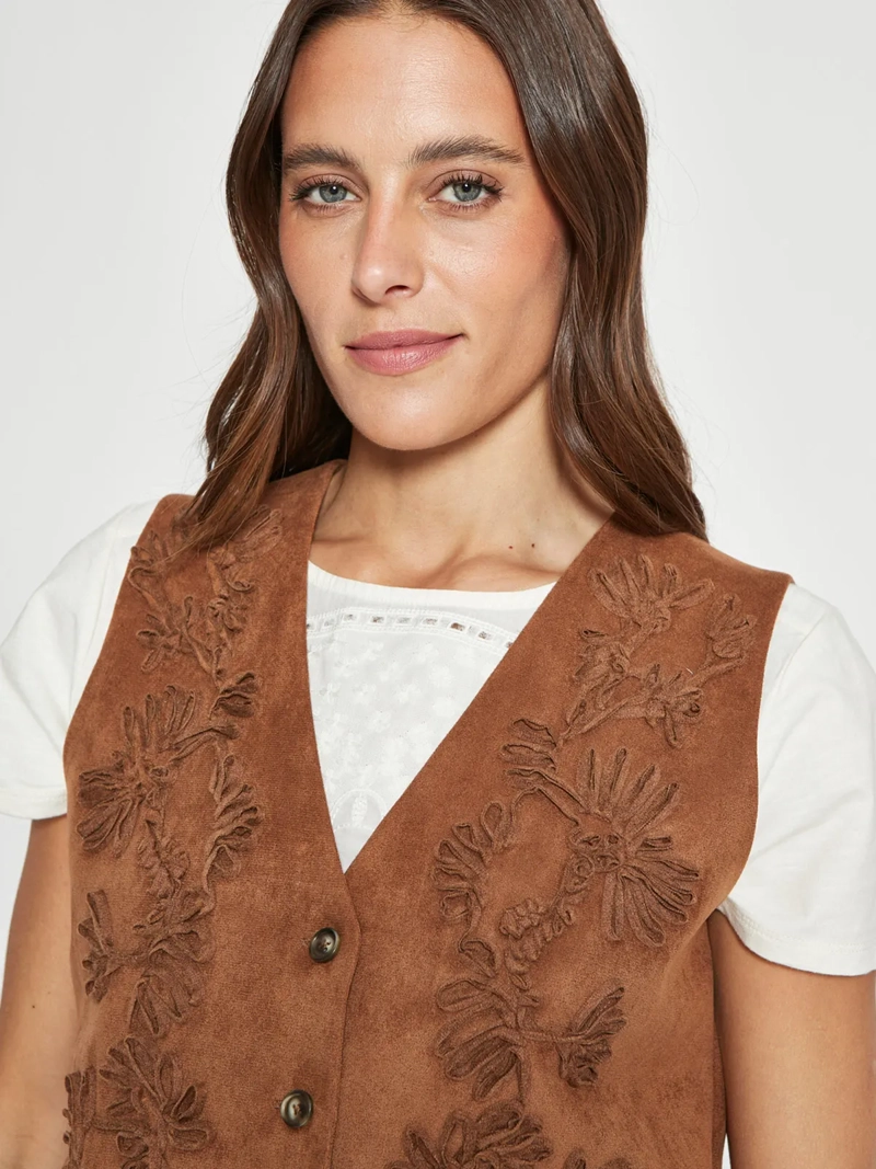 GILET MUJER TATIENNE GAMUZA BORDADA - 3