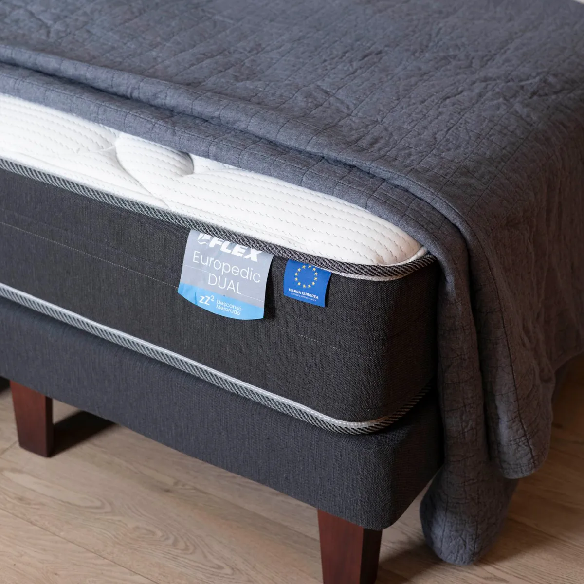 CAMA EUROPEA FLEX EUROPEDIC DUAL KING + RESPALDO GRIS + VELADOR ATENAS - 4