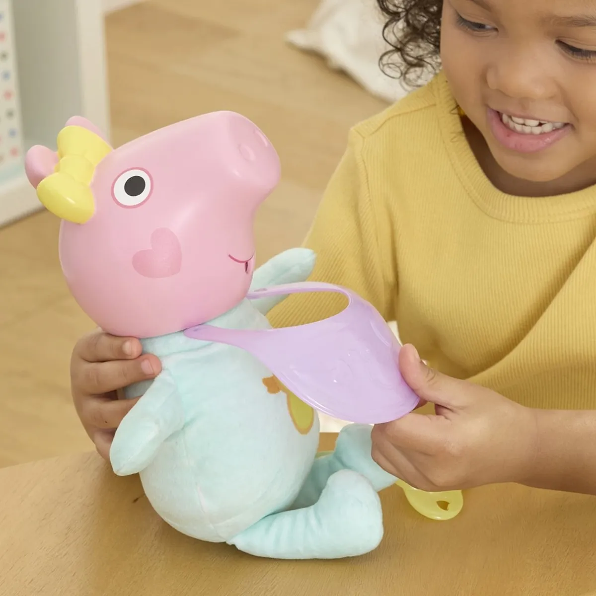 MUÑECA PEPPA PIG EVIE GRUÑIDOS Y ABRAZOS - 15