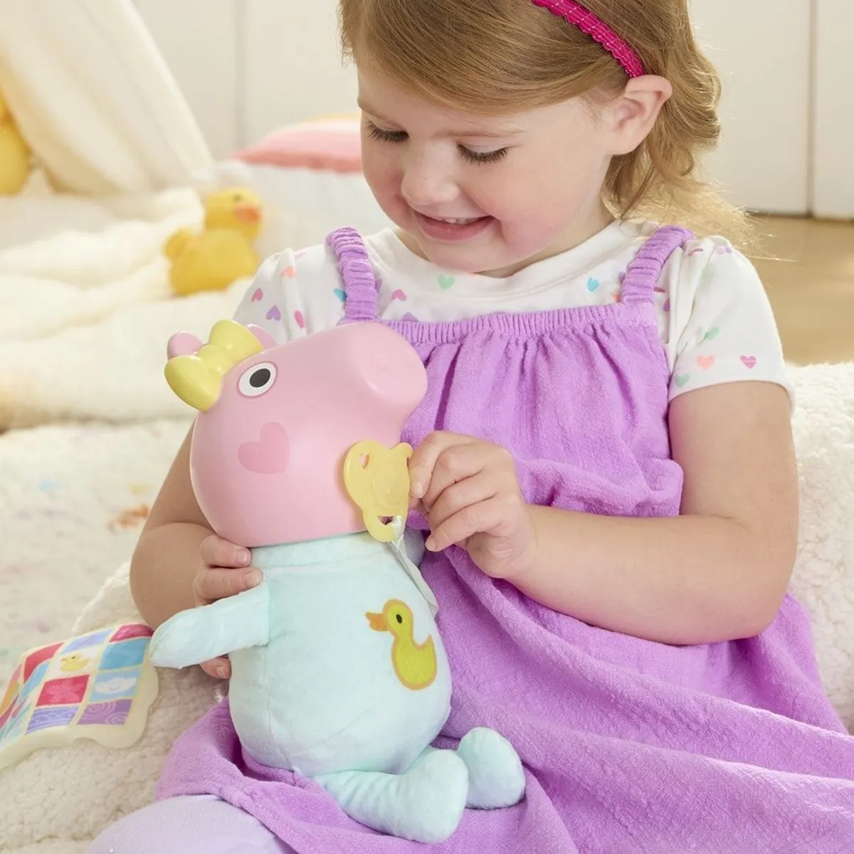 MUÑECA PEPPA PIG EVIE GRUÑIDOS Y ABRAZOS - 16