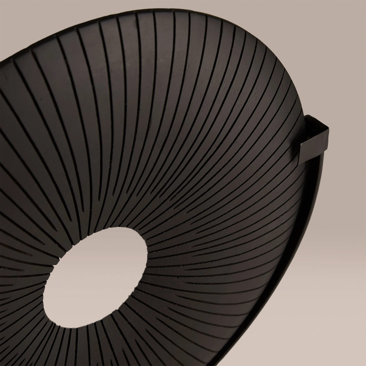 FIGURA DECORATIVA MAISON LINETT CIRCULAR NEGRA - 3