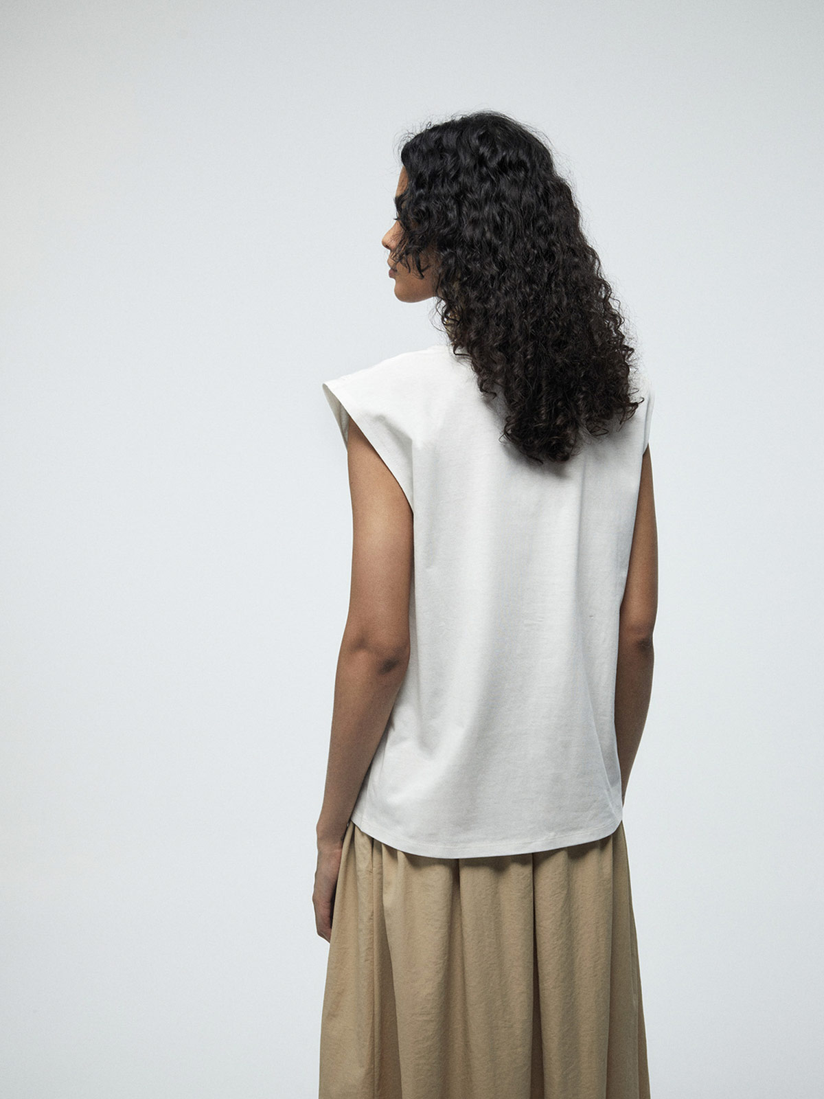 POLERA MUJER SFERA ALGODÓN SIN MANGAS BOLITAS - 3
