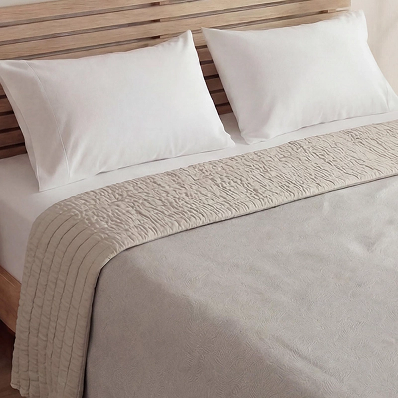 CUBRECAMA RIPLEY HOME VELVET HOJAS SÚPER KING BEIGE - 2