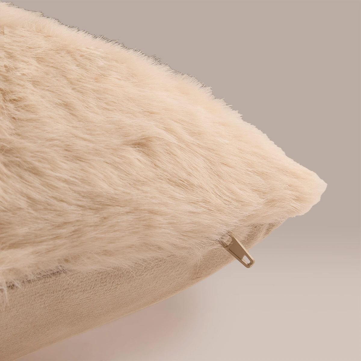 COJÍN RIPLEY HOME NEW PELUDO 50X50 CM TAUPE - 2