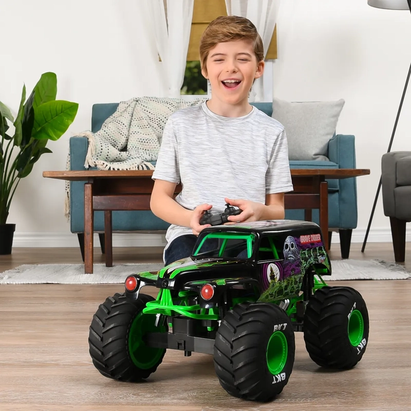 MONSTER JAM RDC 1:15 GRAVE DIGGER - 6