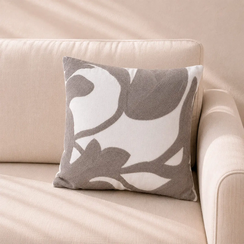 COJÍN RIPLEY HOME BORDADO ABS 45X45 CM GRIS - 1