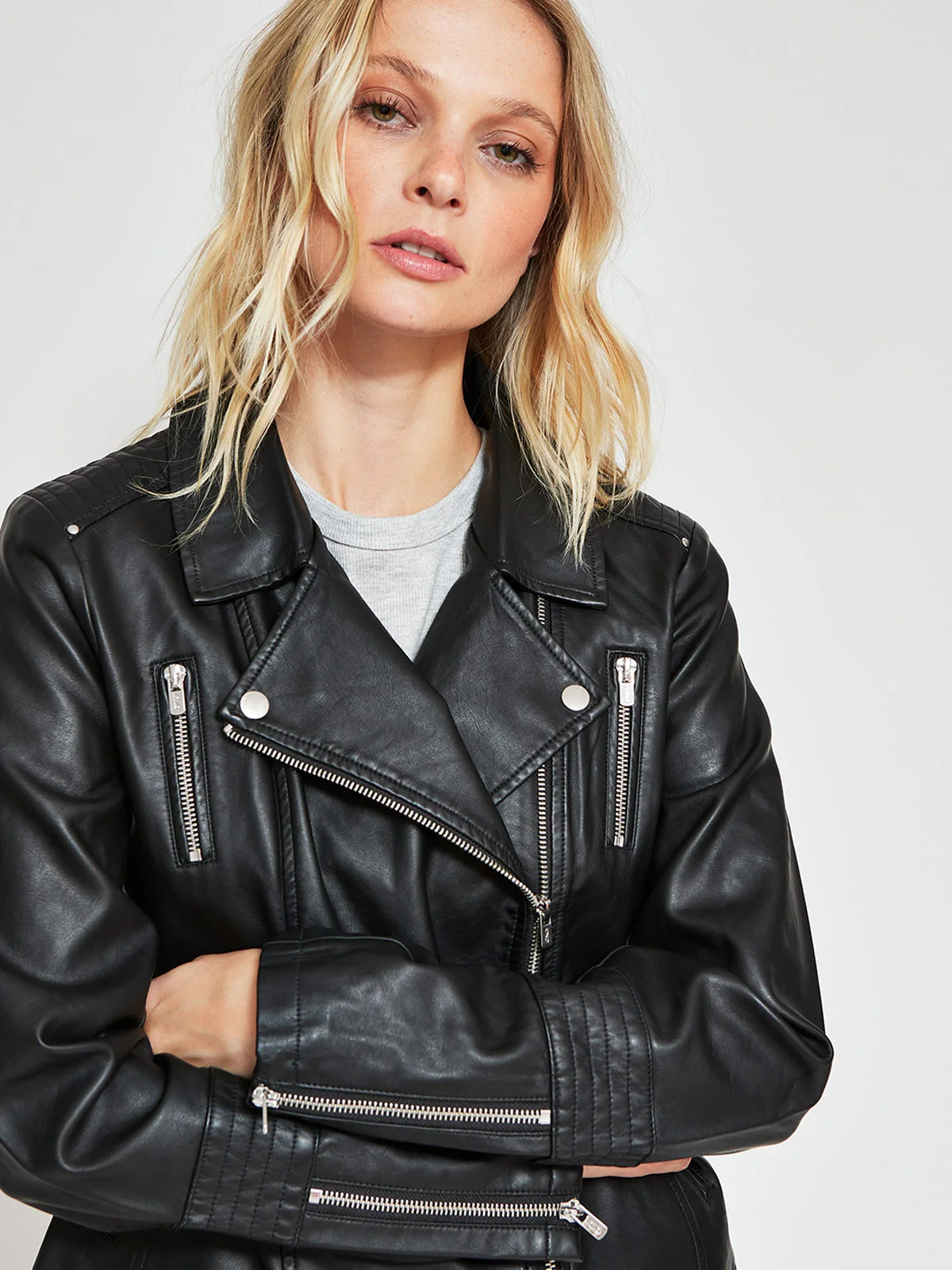CHAQUETA MUJER ONLY BIKER CORTA EFECTO PIEL CIERRE ASIMÉTRICO - 3