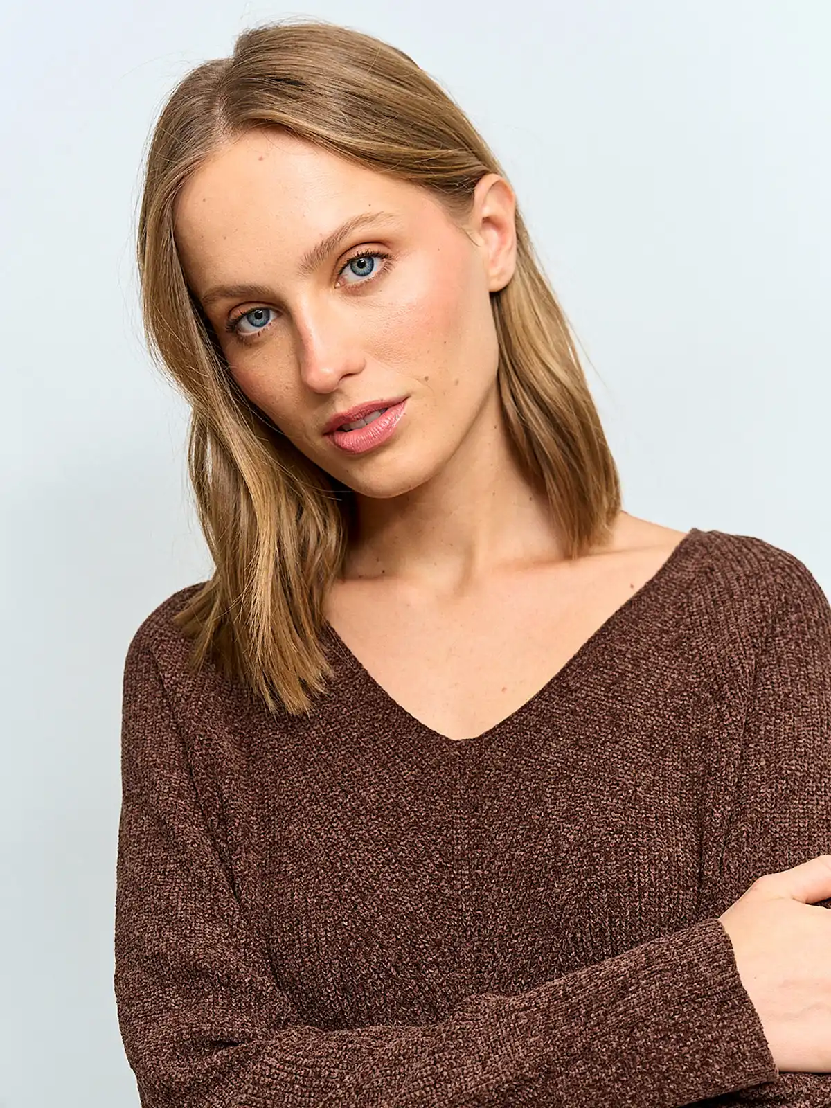 SWEATER MUJER AZIZ CUELLO EN V - 3