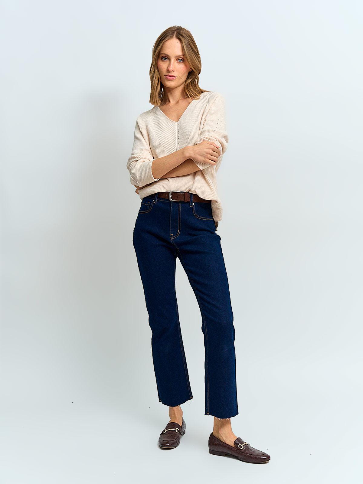 SWEATER MUJER AZIZ CUELLO EN V - 4