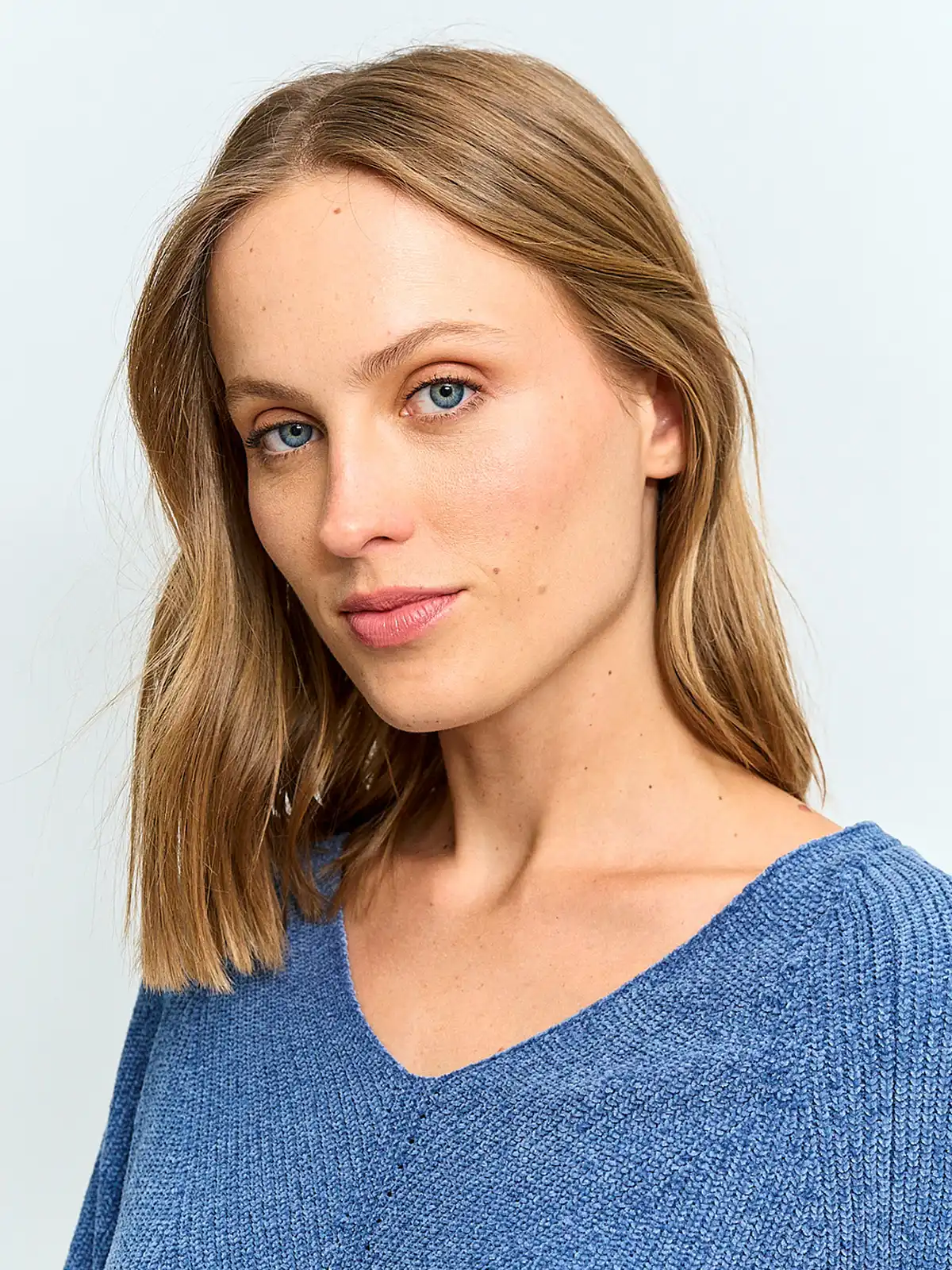 SWEATER MUJER AZIZ CUELLO EN V - 3